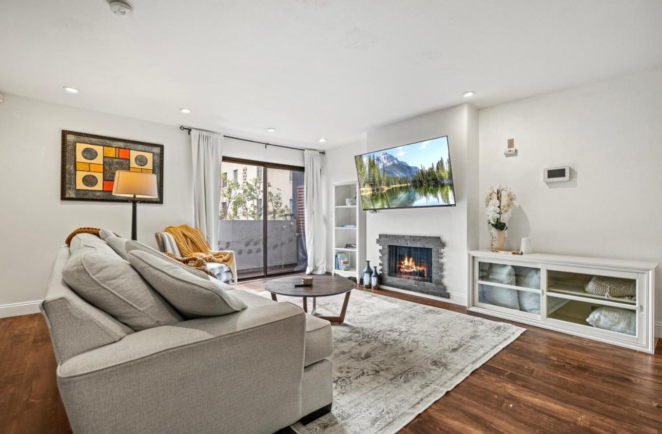 Elegant Hollywood Retreat - Spacious 2Br 2Ba Condo With Resort-Style Amenities Los Angeles Extérieur photo
